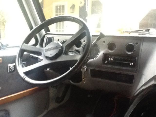1991 Pearl white Chevrolet G20 Van Van