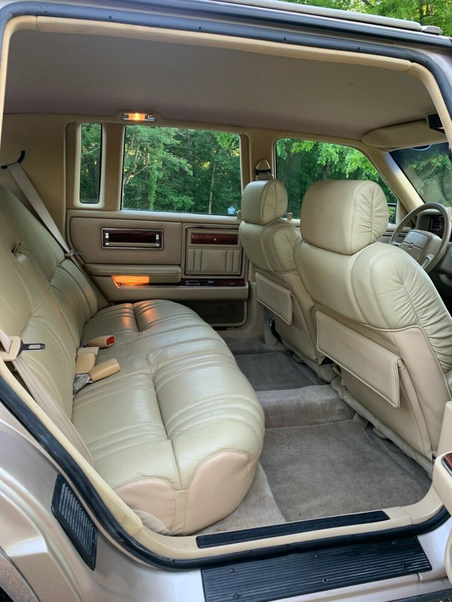 1991 Tan Chrysler Imperial Sedan