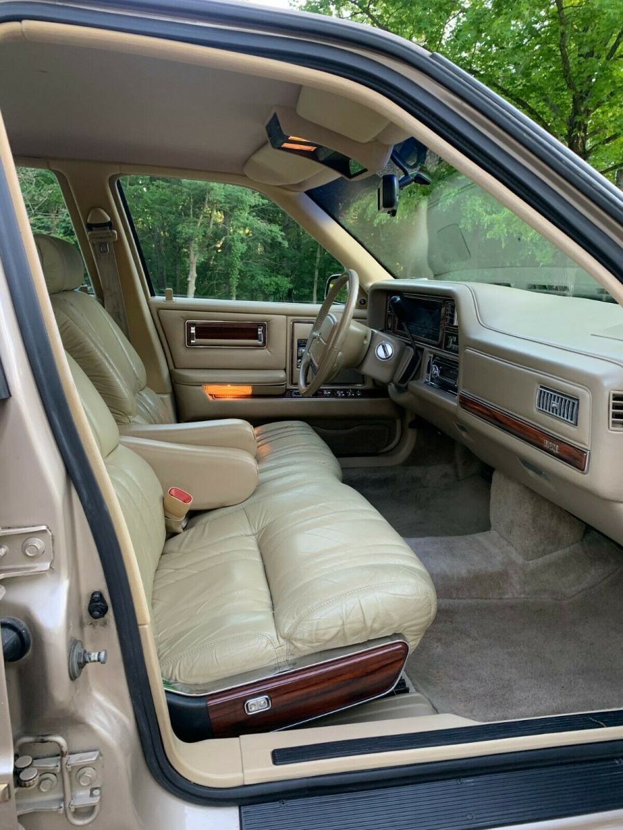 1991 Tan Chrysler Imperial Sedan