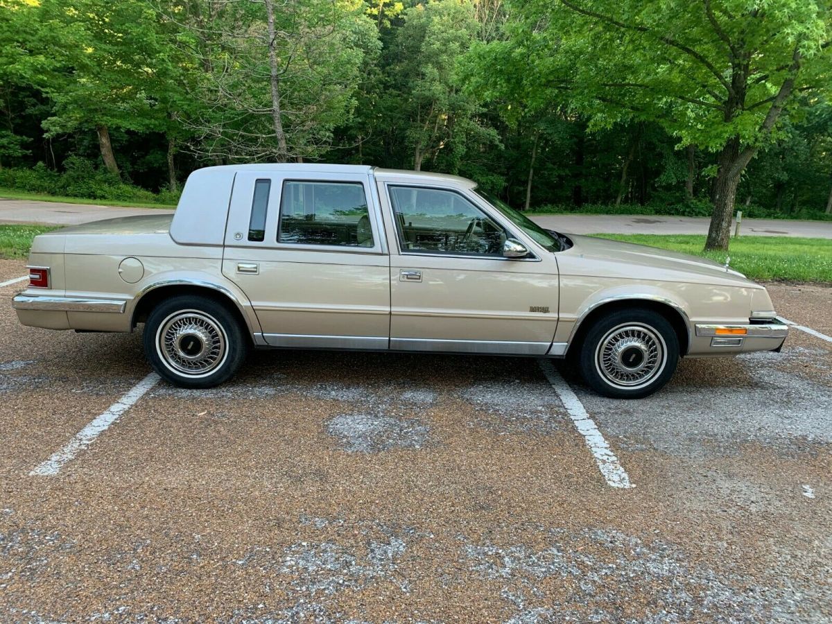 1991 Tan Chrysler Imperial Sedan