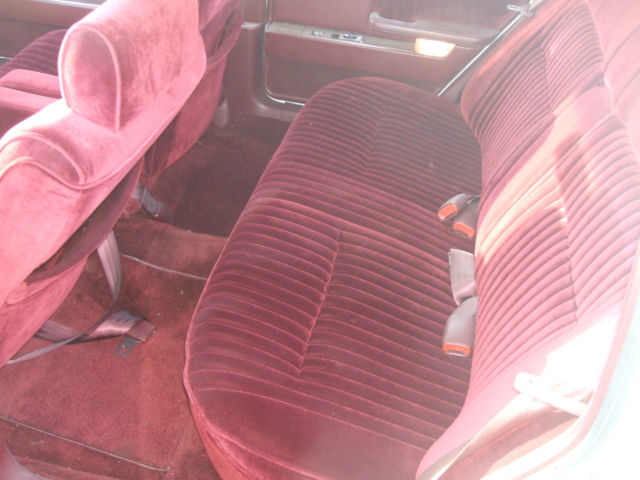 1991 White Chrysler New Yorker Sedan