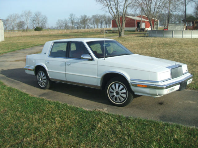 1991 White Chrysler New Yorker Sedan