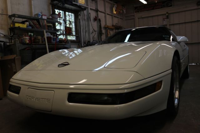 1991 White Chevrolet Corvette Coupe