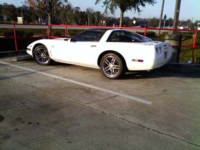 1991 White Chevrolet Corvette Coupe