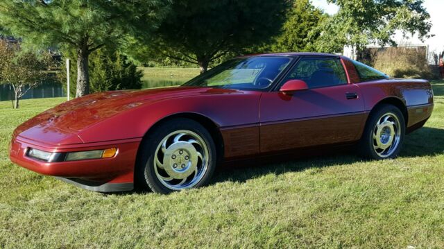 1991 Brilliant red metallic Chevrolet Corvette Hatchback