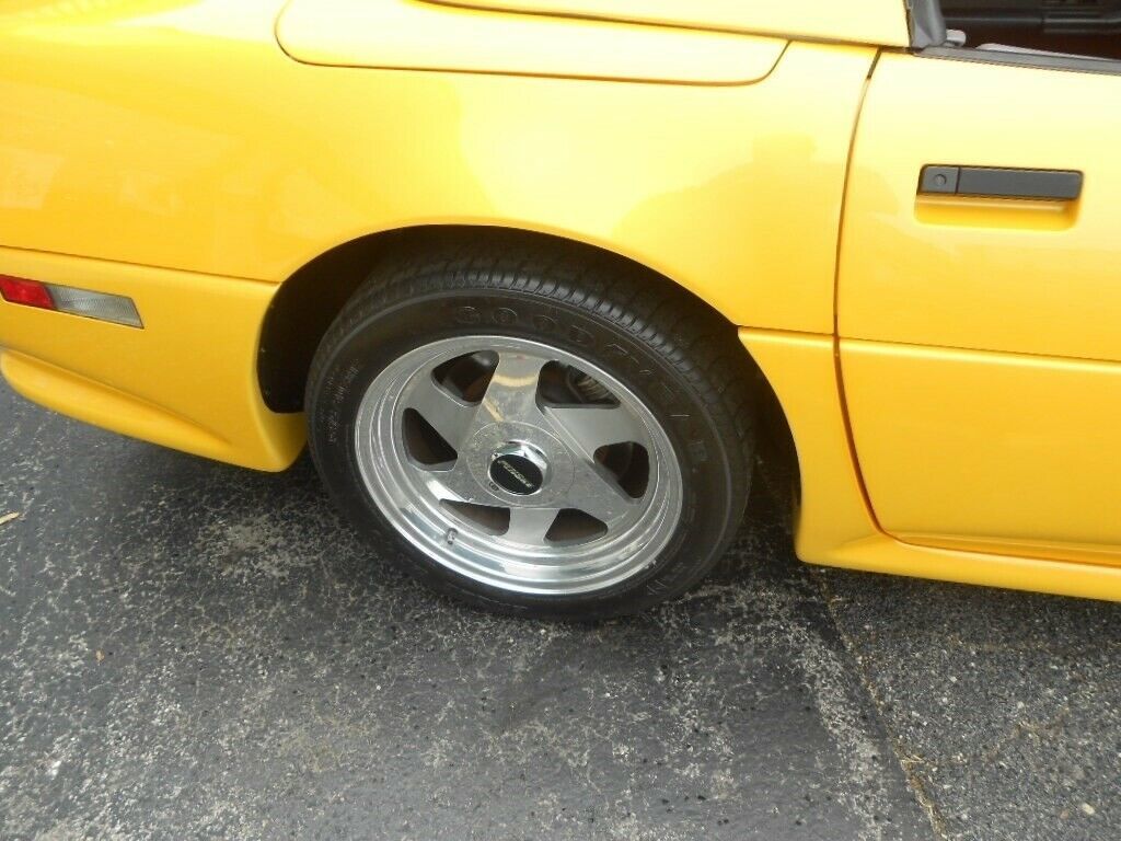 1991 Yellow Chevrolet Corvette --