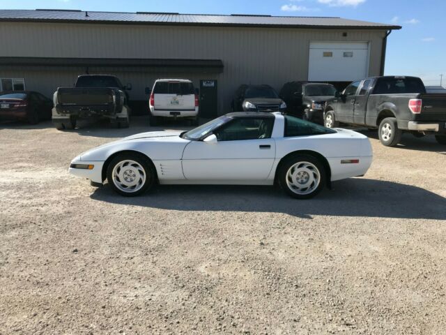 1991 White Chevrolet Corvette Coupe
