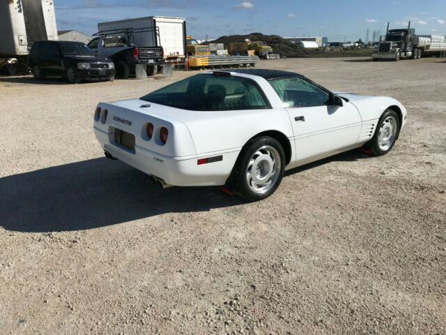 1991 White Chevrolet Corvette Coupe