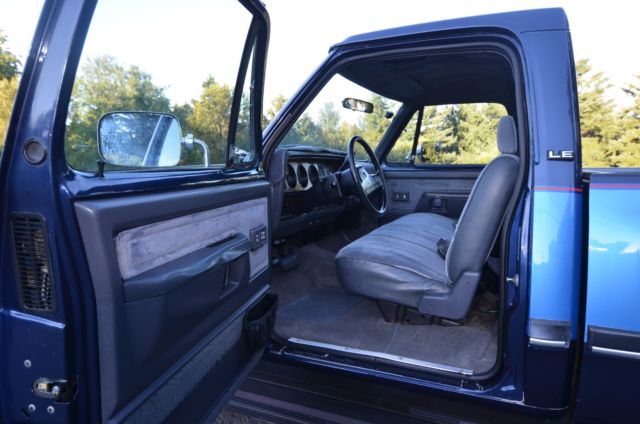 1991 Blue Dodge Ram 2500 Cab & Chassis