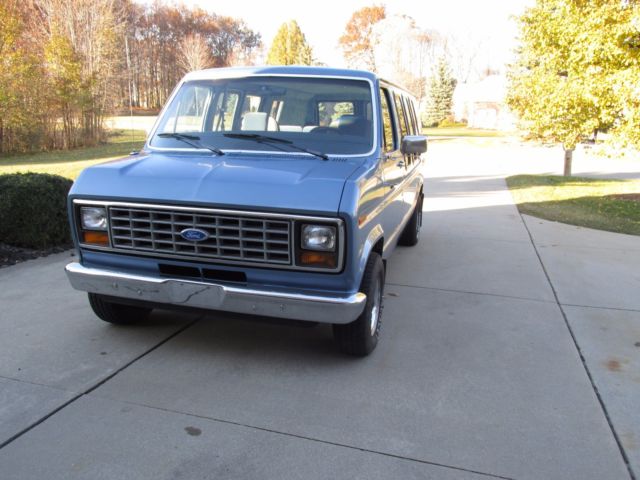 1991 Blue Ford E-Series Van Standard Passenger Van