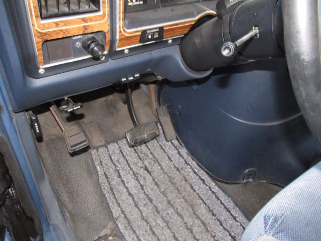 1991 Blue Ford E-Series Van Standard Passenger Van