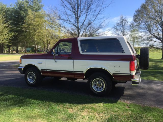 1991 Red/Biege Ford Bronco