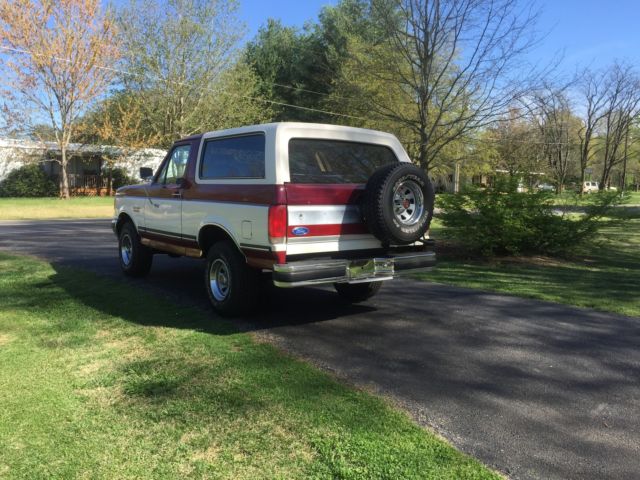 1991 Red/Biege Ford Bronco