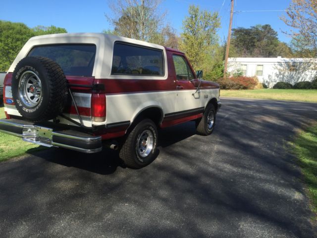 1991 Red/Biege Ford Bronco