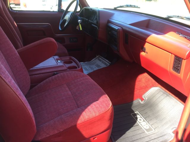 1991 Red/Biege Ford Bronco