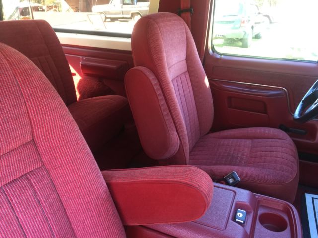 1991 Red/Biege Ford Bronco