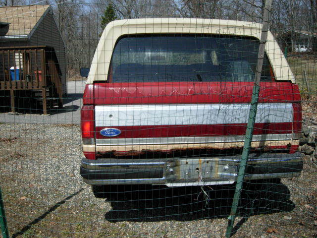 1991 Red/Biege Ford Bronco