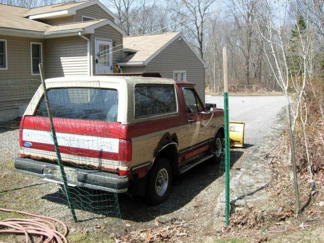 1991 Red/Biege Ford Bronco