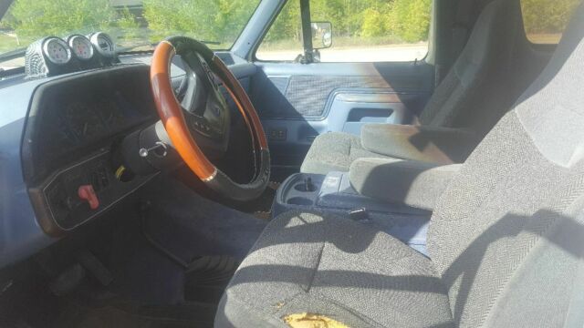 1991 White Ford Bronco SUV