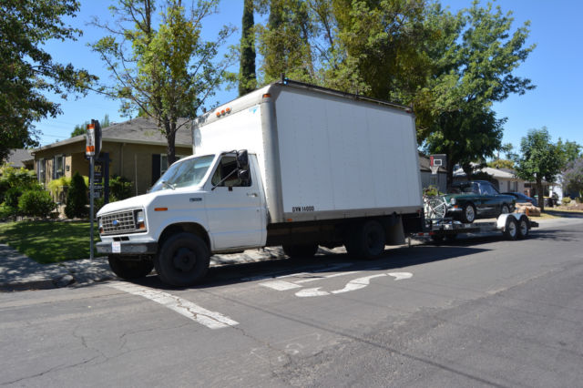 1991 White Ford E-Series Van box van
