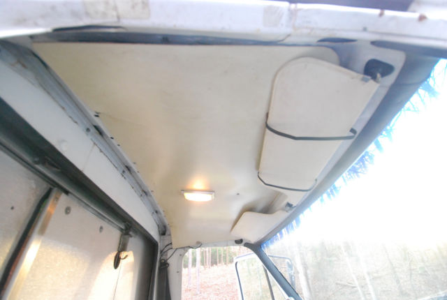1991 White Ford E-Series Van box van