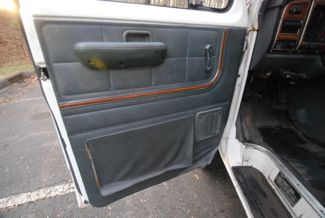 1991 White Ford E-Series Van box van