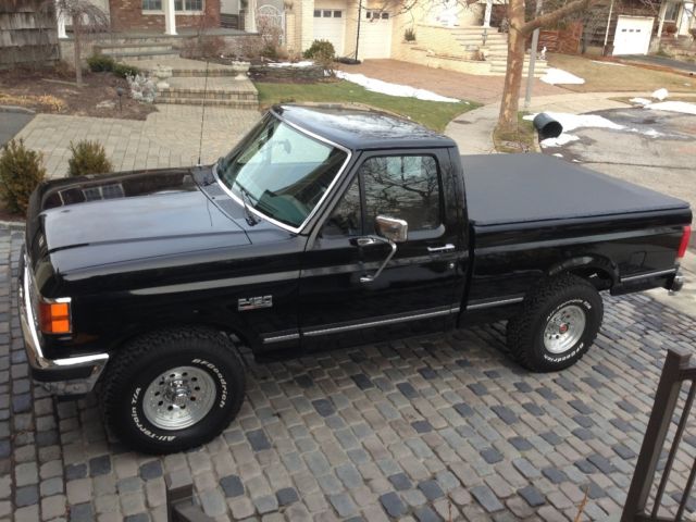 1991 Black Ford F-150 Standard Cab Pickup