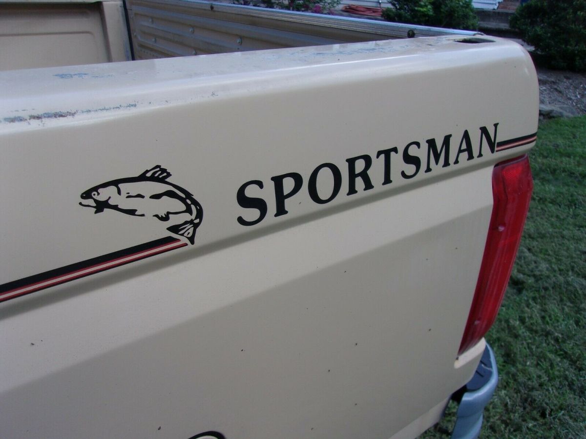 1991 Tan Ford F-150 Standard Cab Pickup