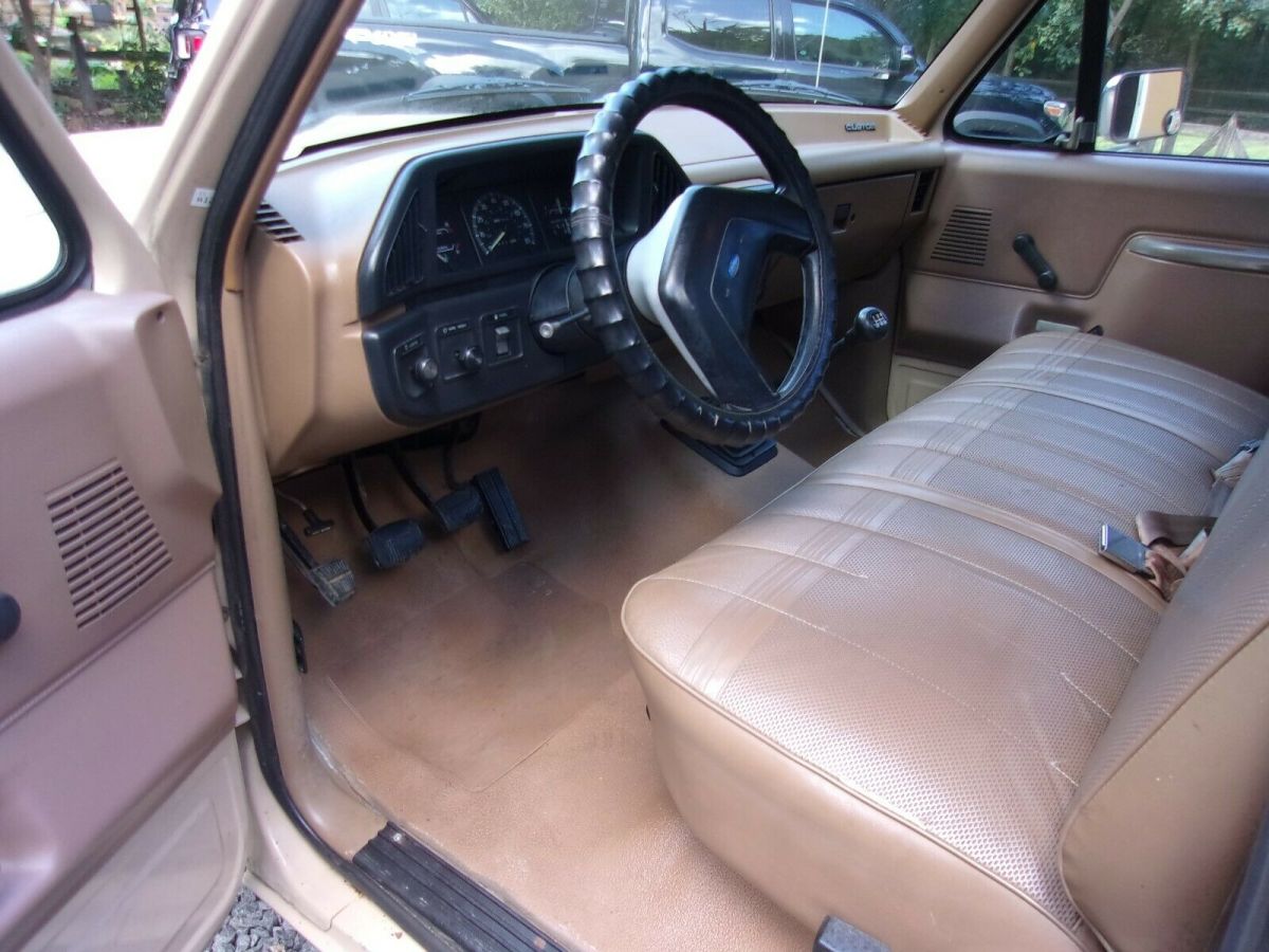 1991 Tan Ford F-150 Standard Cab Pickup