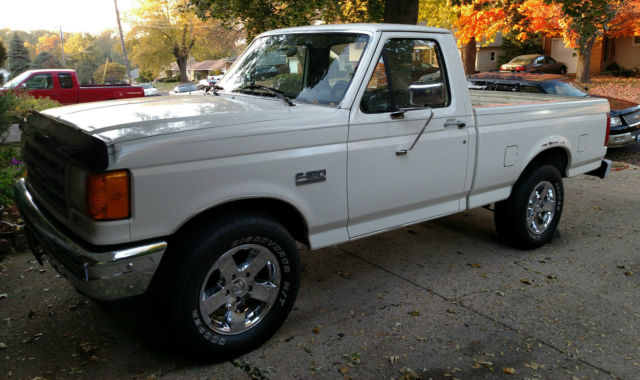 1991 White Ford F-150 Standard Cab Pickup