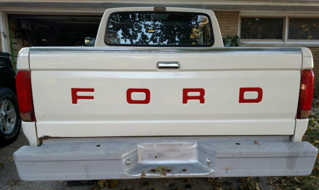 1991 White Ford F-150 Standard Cab Pickup