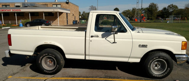 1991 White Ford F-150 Standard Cab Pickup