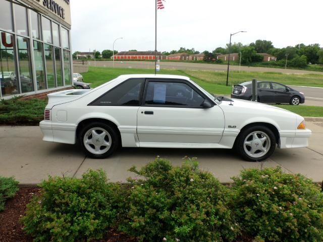 1991 White Ford Mustang