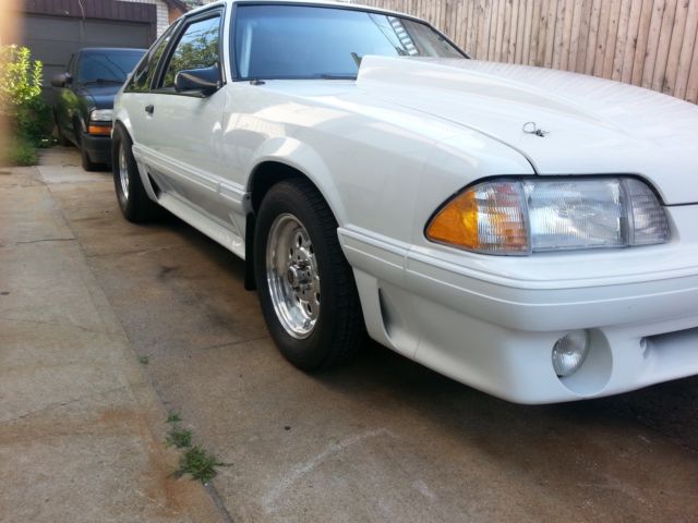 1991 White oxford Ford Mustang