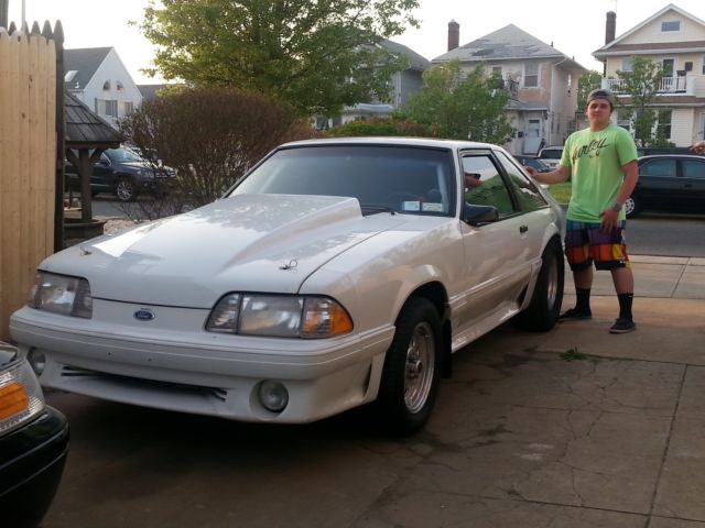 1991 White oxford Ford Mustang