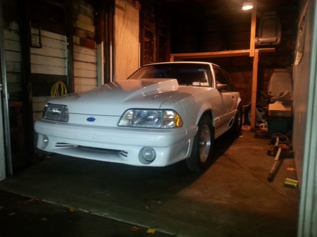 1991 White oxford Ford Mustang