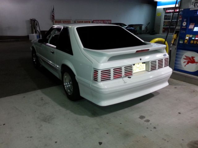 1991 White oxford Ford Mustang