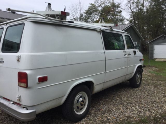 1991 White Chevrolet G30 Van Cargo van