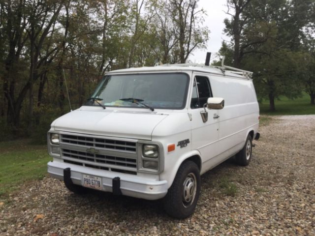 1991 White Chevrolet G30 Van Cargo van