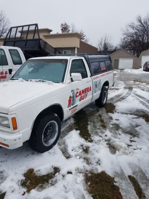 1991 White Chevrolet S-10 Standard Cab Pickup