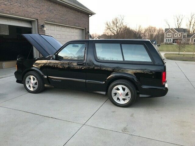 1991 Black GMC Typhoon SUV