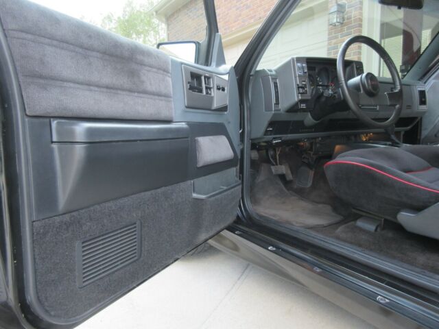 1991 Black GMC Typhoon SUV