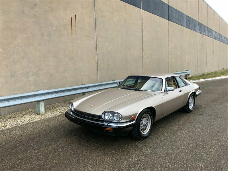 1991 Gold Jaguar XJ8 --