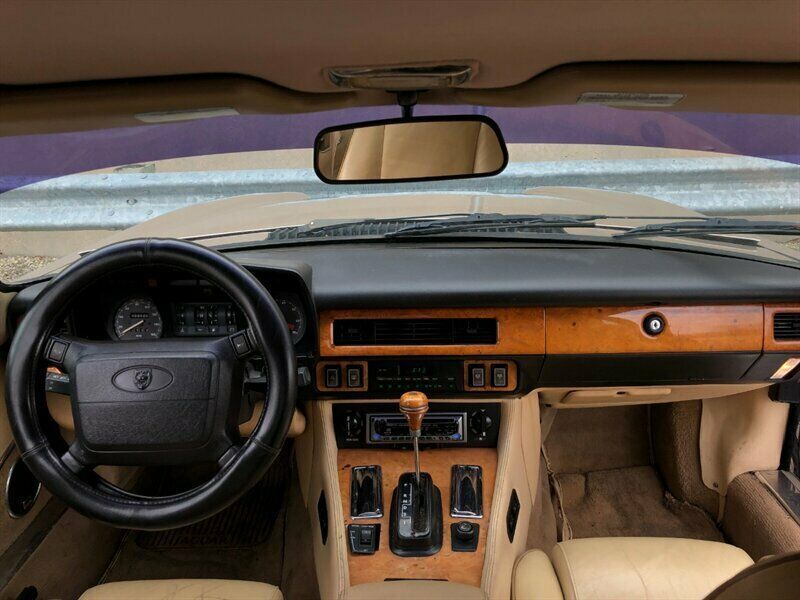 1991 Gold Jaguar XJ8 --