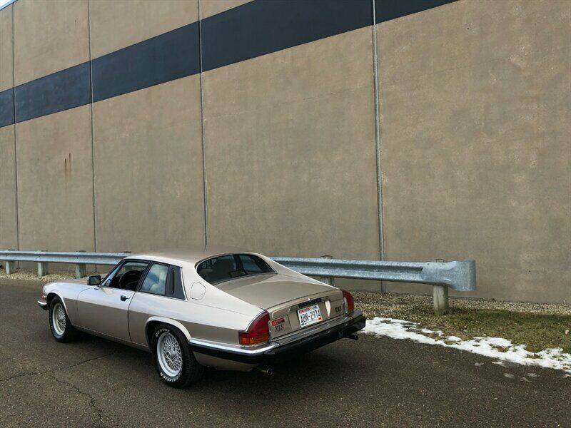 1991 Gold Jaguar XJ8 --