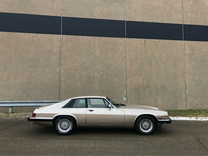 1991 Gold Jaguar XJ8 --