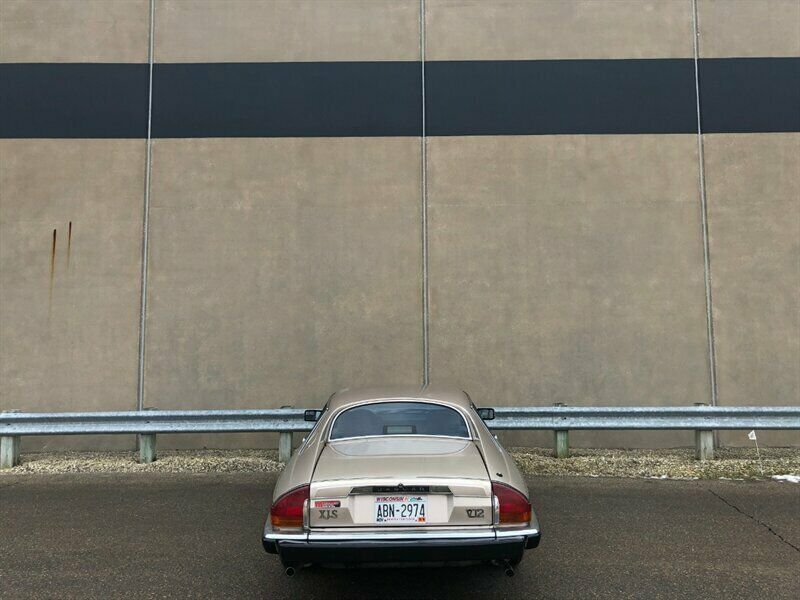 1991 Gold Jaguar XJ8 --