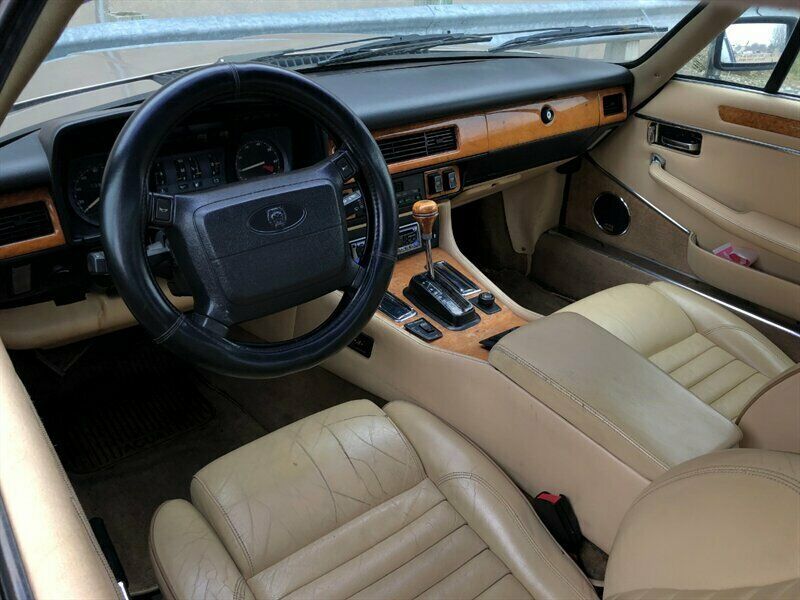 1991 Gold Jaguar XJ8 --