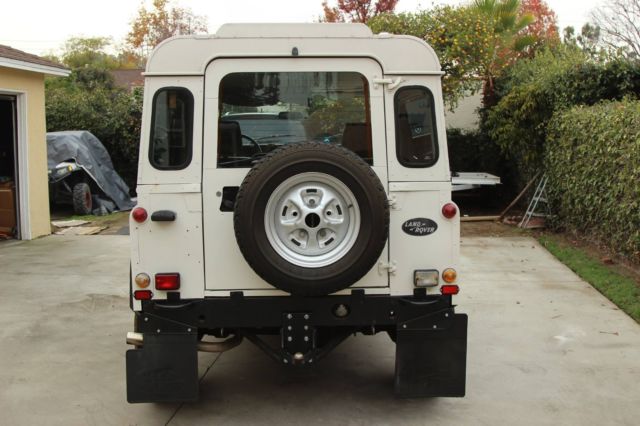 1991 White Land Rover Defender