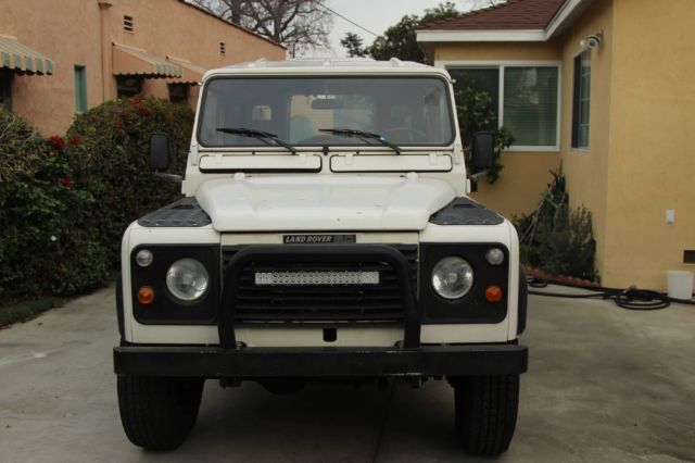 1991 White Land Rover Defender
